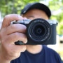 가벼운 원핸드 컴팩트 풀프레임 카메라 소니 A7C2 추천