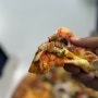 가성비 피자로 유명한 반올림 피자에서 콤비네이션 콘마요 피자를 먹다!