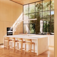 주방 대성당? 창호 시스템으로 아름다움의 극치를 이룬 LA 주택, Rustic Canyon House by Walker Workshop