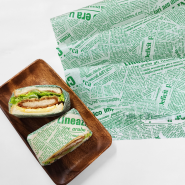 [패킹온] 샌드위치 포장지 왁스페이퍼 33×33 흰배경 초록글씨로 스티커 없이 샌드위치 포장하기~!🥪🥪🥪