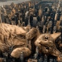 Q. 거대 고양이가 나타났다면 도망친다 vs 만져본다? 발칙한 상상을 작품으로 표현한 콜라주 아티스트 매트 매카시