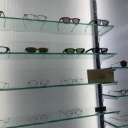 모스콧 렘토쉬 성남 분당 모란역 안경 [우즈아이웨어] 최신화장비로 전문적인 시력 검사 동시에 트렌디한 안경테 보유.