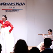 비엔나 한국문화원 개원 1주년 음악회등으로 축하 함상욱 대사 등 참석, 피아노, 국악, 한식만찬등 즐겨
