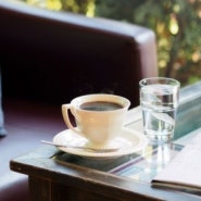 [3년 전 오늘] 커피와 물, 함께 잘 마시는 습관 9가지 (Is drinking coffee equivalent to drinking water?)