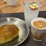 광교 카페 | 소금빵, 브런치가 유명한 초대형카페 ‘르디투어’