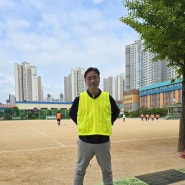 광명시 철산중학교 운동장에서 축구하는 연서축구회
