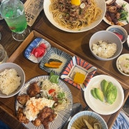[광화문 맛집]도토리브라더스, 귀여운 일본애니메이션 피규어 가득, 토토로 벽화