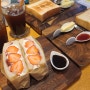 [오사카]여유있게 브런치 즐기기 좋은 사키모토 베이커리 카페 +소금빵