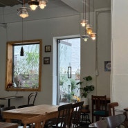 [카페 플라너] 논현역 근처, 조용하고 야외 테이블 있는 분위기 좋은 카페 😁☕