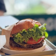 부산대역 근처 수제버거 찾는다면 끝까지 맛있게 먹을 수 있는 크레딧버거