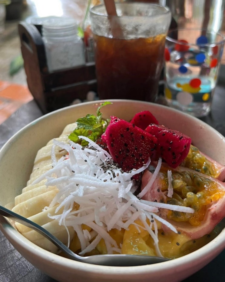 베트남 다낭 호이안 카페 브런치 맛집 six on six cafe, Rosie’s cafe