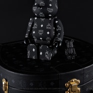 엠씨엠 MCM X 베어브릭 BE@RBRICK 한정판 컬렉션 아트토이 오픈! 2024 신상 명품 인테리어 소품 피규어