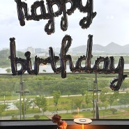 남자친구 서프라이즈 생일파티 2번째 기록 | 레터링 딸기 케이크 픽업 | 라운지 알트 와인바 방문