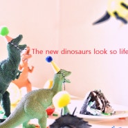 EBS EasyEnglish 2024년 6월 5일 The new dinosaurs look so lifelike! 새로 나오는 공룡들이 정말 진짜 같아!