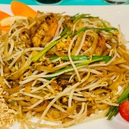 SeoChon SeJong Village Food Street: Not Bad Shrimp Pad Thai & Tom Yam Kung @ Asian Cuisine