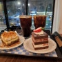 [신용산역] 브레니파이칸틴 :: 미트파이부터 딸기케이크까지 유럽감성 디저트 카페