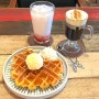 수원 원천동 아주대 카페 커피다움 크로플 아인슈페너 딸기라떼 디저트 맛있는 카페