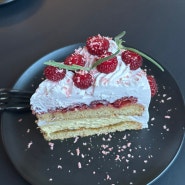 홍대 [슬릿] 조각 케이크가 정말 맛있는 케이크 맛집 추천,, 주차, 메뉴, 내부, 내돈내산 솔직후기