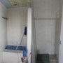건물2개층 기존 화장실에 온수기와 수전(샤워기) 설치했어요.