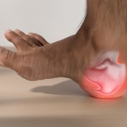 발뒤꿈치 통증이 생기는 원인은?