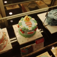 현대백화점판교 케이크: 특별한 해피베어데이의 레터링케이크