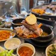 [삼송역 맛집] 무려 찌개 두 종류가 밑반찬으로 나오는, 캠핑온 것 같은 바이브의 고기맛집 삼송역 불타는소금구이