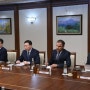 [뉴스웨이브][단독]신동빈 회장, 우즈베키스탄 총리 면담...신재생에너지 등 협력 논의