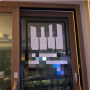 4층 아파트 피아노 지싸인 LED 창문간판 설치