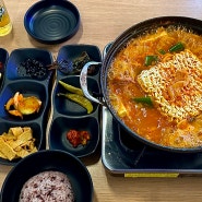 부천 상동역 깔끔한 생 돼지 김치찌개 맛집 쉼표김치찌개, 집밥 느낌 점심 추천