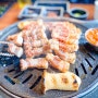 [홍대] 14일 숙성 삼겹살과 버터로 구운 김치의 환상 조합! '돼지명가'