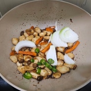 [미니새송이버섯볶음] 감칠맛 좋은 버섯 요리