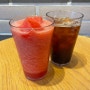 투썸플레이스 수박주스, 투썸 아이스 아메리카노(칼로리, 여름 과일 음료, 합정 메세나폴리스점)