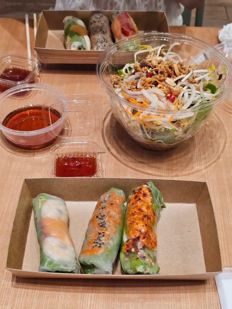 더현대서울 지하 맛집 꾸온 스프링롤 맛있어 : 네이버 블로그