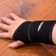 직장인들 손목건강 필수템 헬리케어 손목보호대 추천