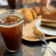 양평 테라로사 서종점 커피 앤 티라미수 케익 맛있는 베이커리 대형 카페