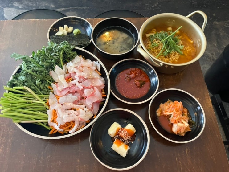 왕십리 횟집) 왕십리막회 막회 해물라면 떡꼬치 기본안주 노포감성 그대로 : 네이버 블로그