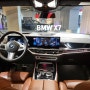 BMW X7 내부 7인승 브라운 인테리어 실내 리뷰 : 신형 디스플레이에 구형 레이아웃