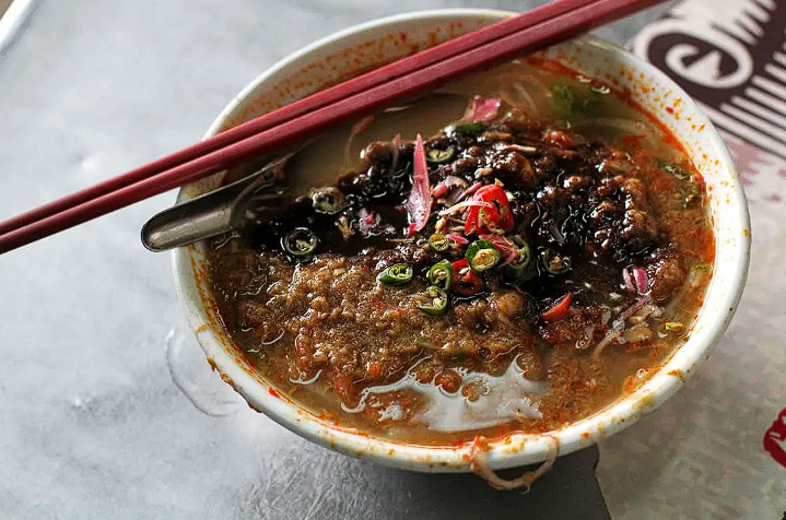 페낭 섬의 카레 락사 맛집 에어 이탐 아삼 락사 asam laksa