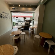 차이나타운 불아사 근처 카페 ‘PLUS COFFEE JOINT’