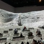 《문 워커스》 전시리뷰┃톰행크스가 안내하는 달 탐사의 여정 ▶라이트룸 서울
