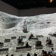 《문 워커스》 전시리뷰┃톰행크스가 안내하는 달 탐사의 여정 ▶라이트룸 서울