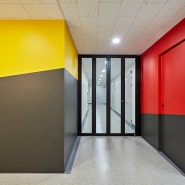 100평사무실인테리어 컬러포인트가 돋보이는 대형평수 사무공간