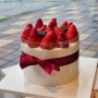 갓성비 딸기케이크 맛집에서 딸기 쑥대밭 한판 순삭하기 - 여름딸기케이크를 맛볼 수 있는 '프랑제리 베이커리'
