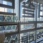 부산시 해운대구 센텀 11층 "더솔트학원" 창문 LED 채널간판과 내부 시트작업.(학원간판)