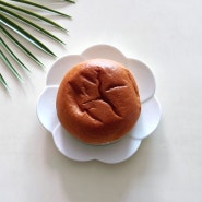 연세우유 그릭요거트 생크림빵 후기: 새콤달콤 깔끔하게 먹기 좋아요!