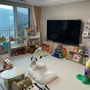 장난감과 책으로 가득찬 17개월아기 맥시멀리스트의 집, 깨끗해보이는 효과 교구장 전면책장 구매 및 설치 후기