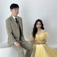 Wedding 17-6. 바이서정에서 웨딩촬영_조형물이 있는 흰배경에서