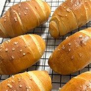 메이플피칸휘낭시에, 소금빵, 모카번 / Maple pecan financier, Salted butter roll, Mocha bread