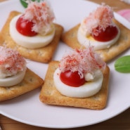 Finger food crab meat canapé made with red crab meat