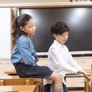 ‘개근거지’라고 놀림받는 韓 아이들… 외신도 주목